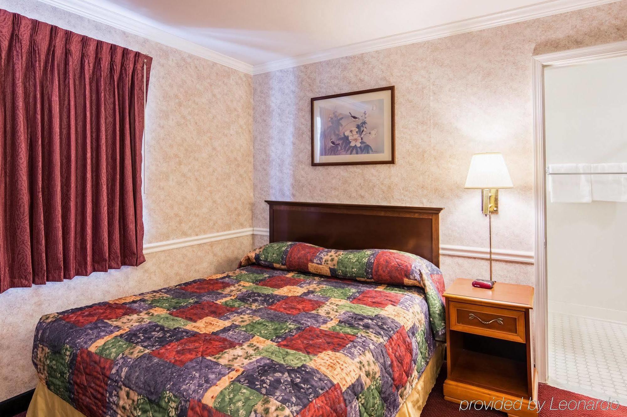 Rodeway Inn Fairfax Exterior photo